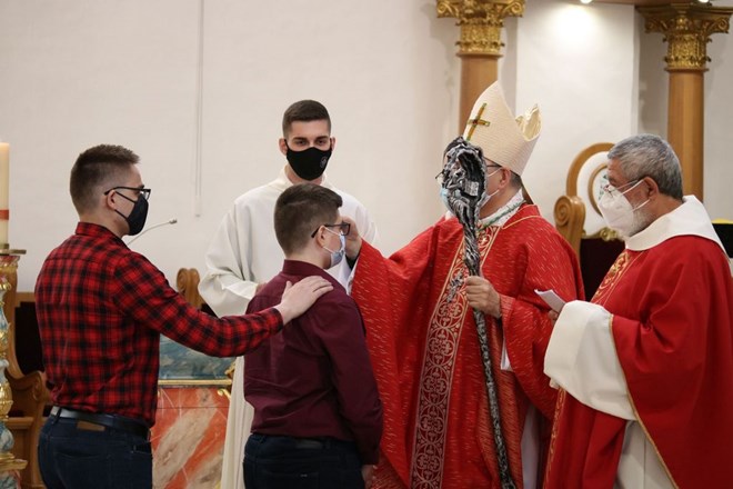 Na svetkovinu Duhova biskup Bože Radoš predslavio misno slavlje uz podjelu sakramenta svete potvrde